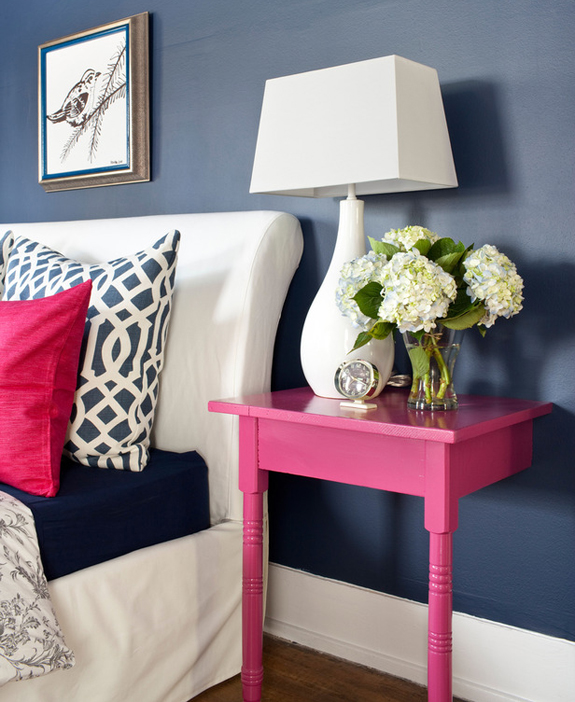 2-brunch-at-saks-pink-and-navy-preppy-bedroom