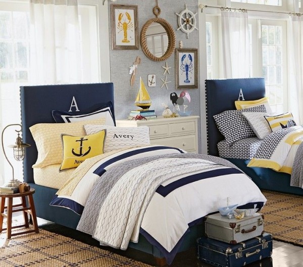 nautical-kids-bedroom-with-navy-blue-beds-600x529