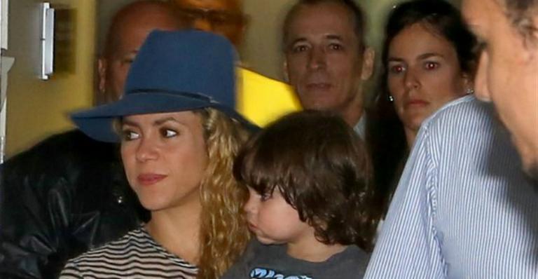 Momento papparazzi: Shakira desembarca no Brasil para show de encerramento da Copa !