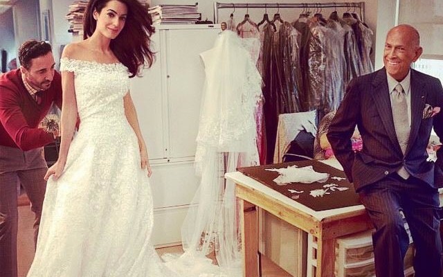 Momento papparazzi: O vestido de noiva da Amal Alamuddin