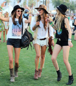 chiques-e-finas-look-como-ir-festival-musica-bota-cano-curto1