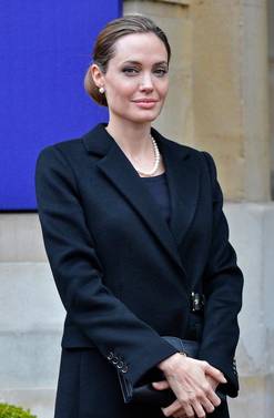 Momento papparazzi: Angelina Jolie faz mastectomia preventiva